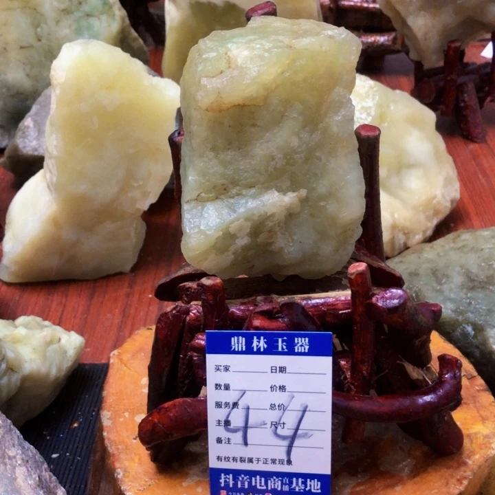 岫玉珠宝奇石未镶嵌