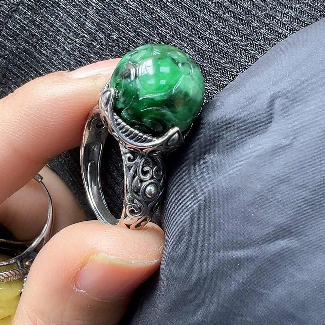 翡翠戒指未镶嵌?**?炸
