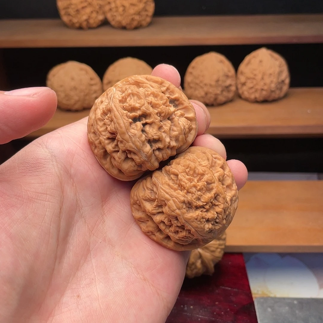 文玩核桃把件45红皮精配平谷大粗筋55克