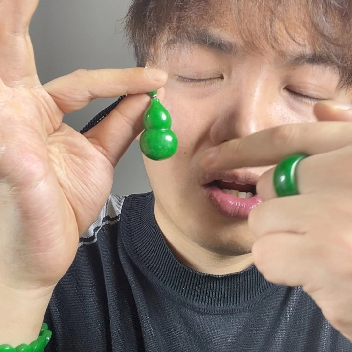 吊坠(赠链)未镶嵌翡翠葫芦吊坠
