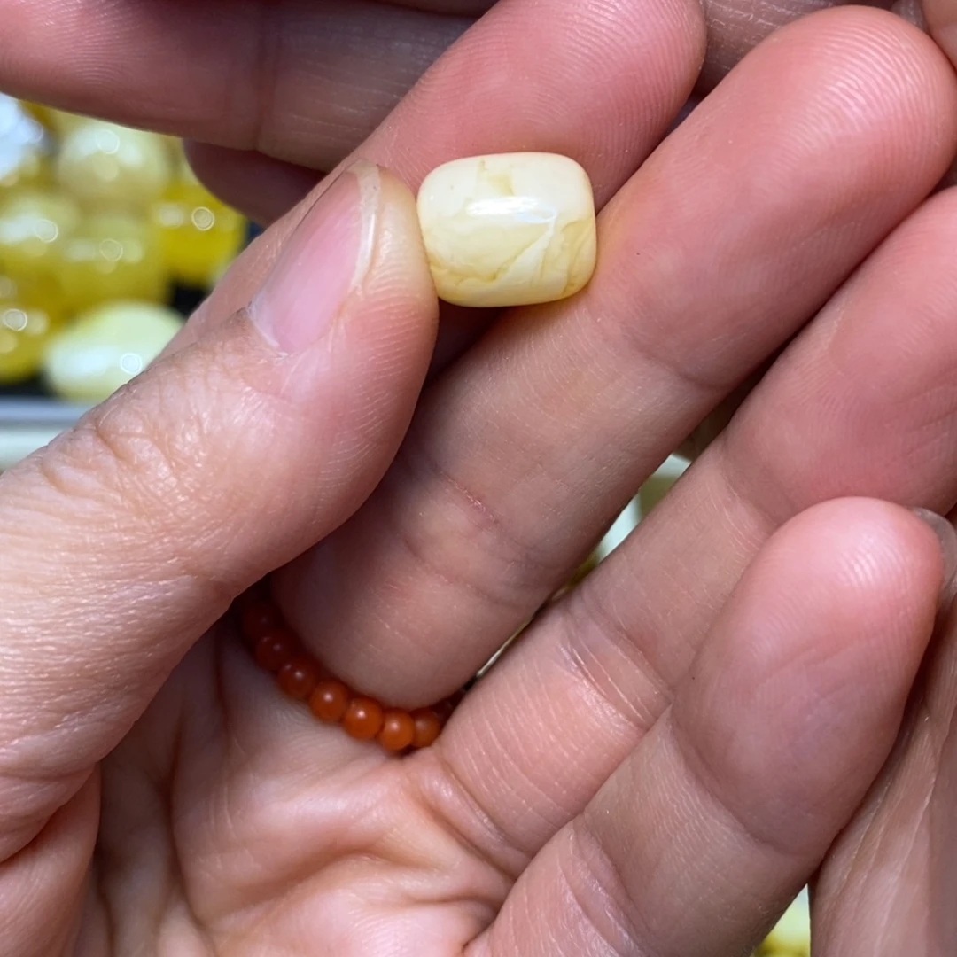 裸石琥珀未镶嵌原矿蜜蜡配珠