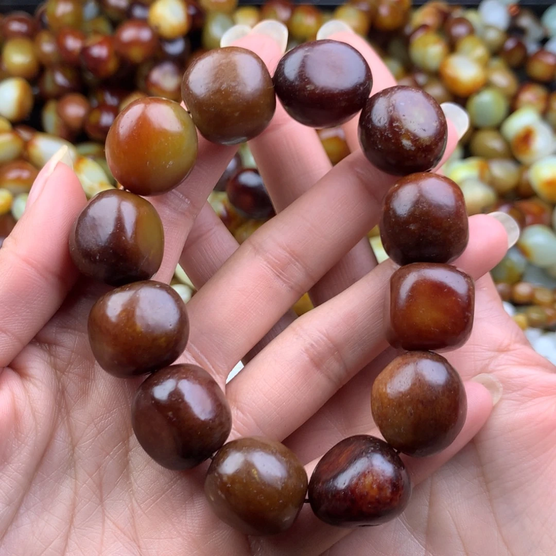 邱***法和田玉未镶嵌手链