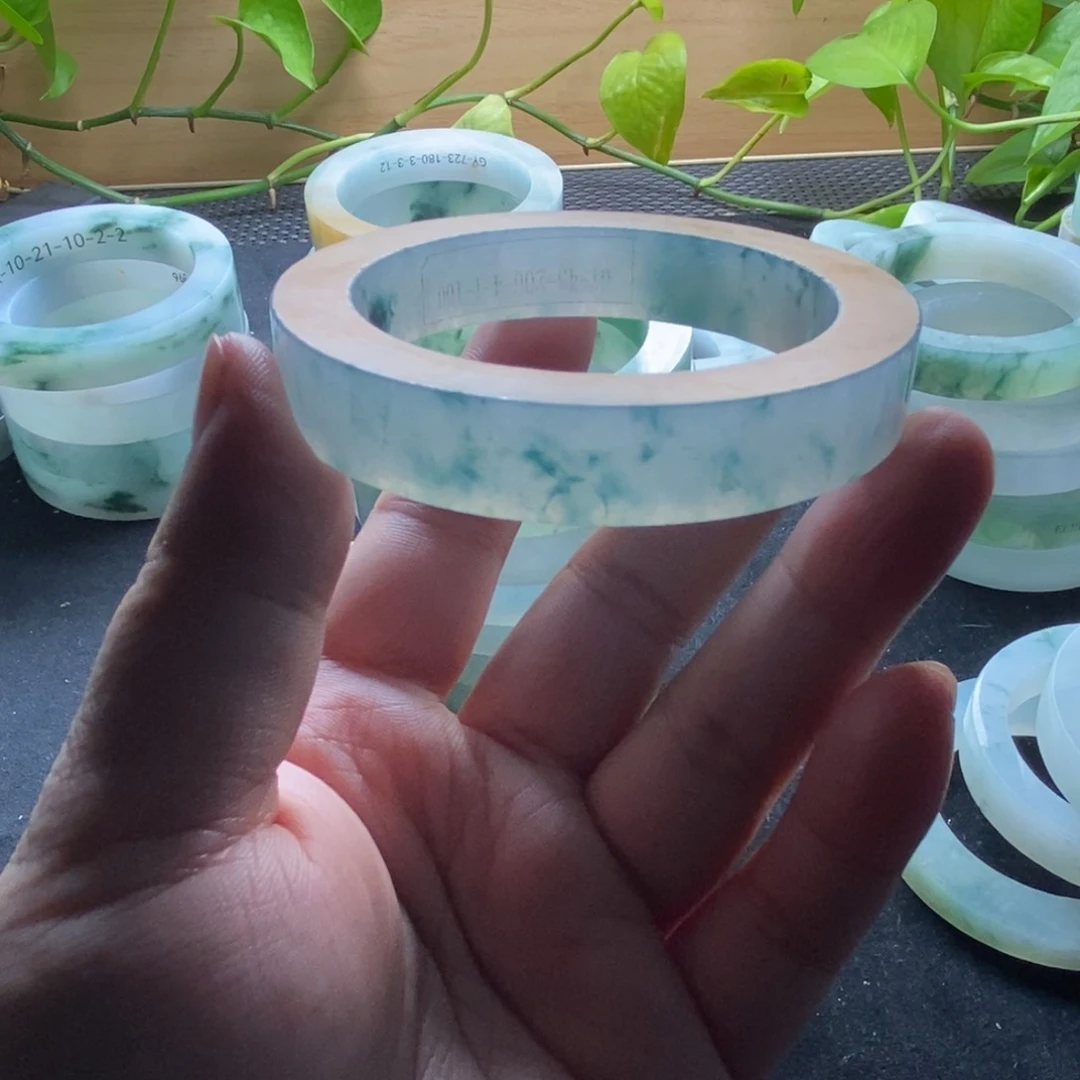 未镶嵌手镯定制翡翠果