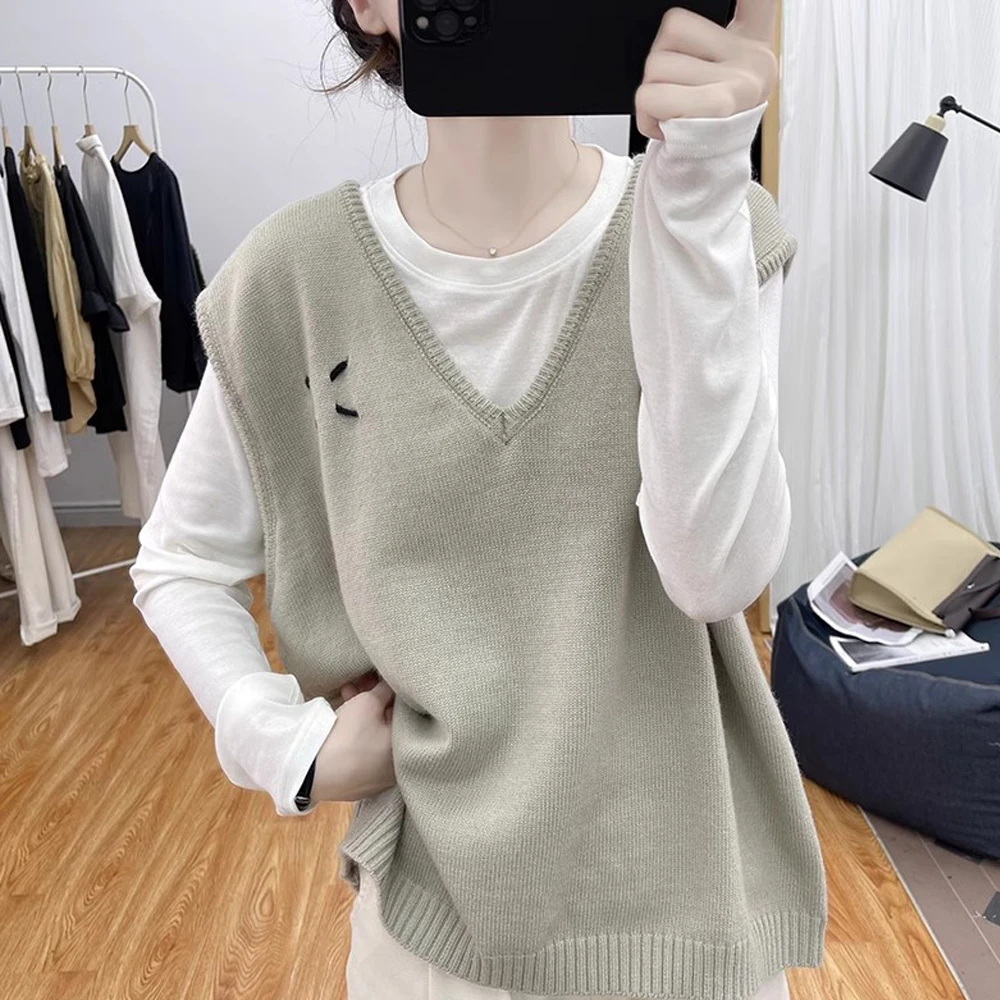 刺绣毛衣背心坎肩马甲叠穿白色T恤套装女春秋V领复古针织衫两件套