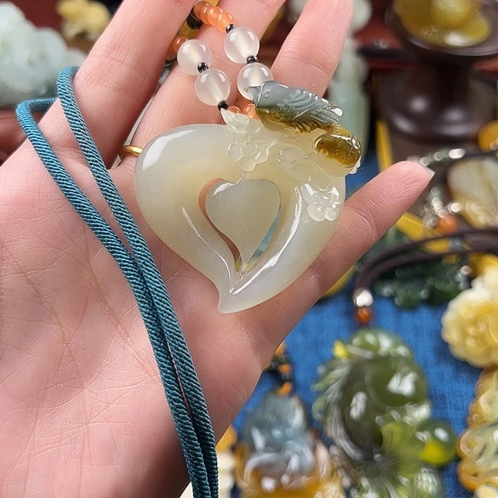 淘***爷合金蛇纹石玉颈饰