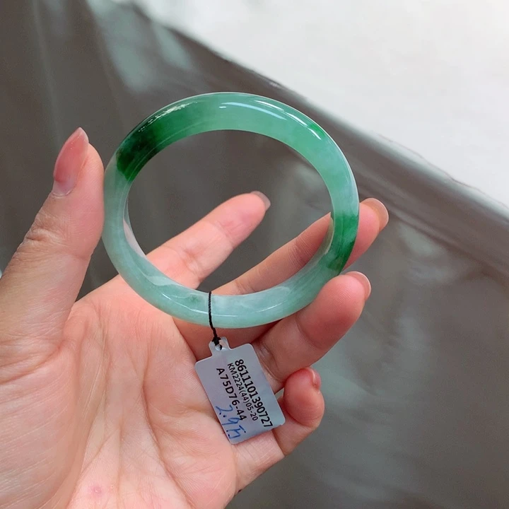 翡翠手镯未镶嵌天然