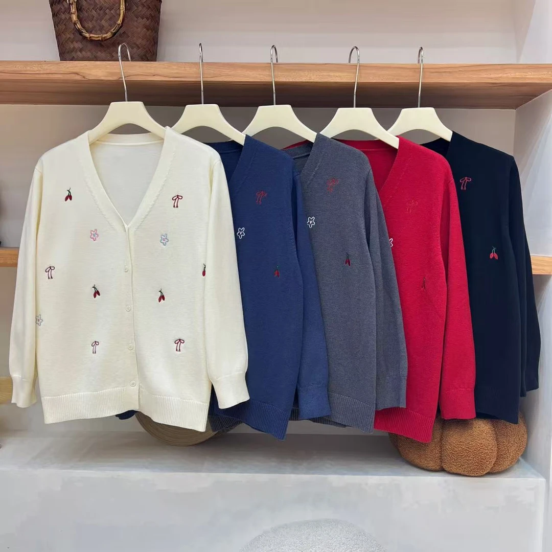 【OVERSIZE LIN】秋冬新款刺绣百搭减龄单排扣蝴蝶结V领针织毛衣