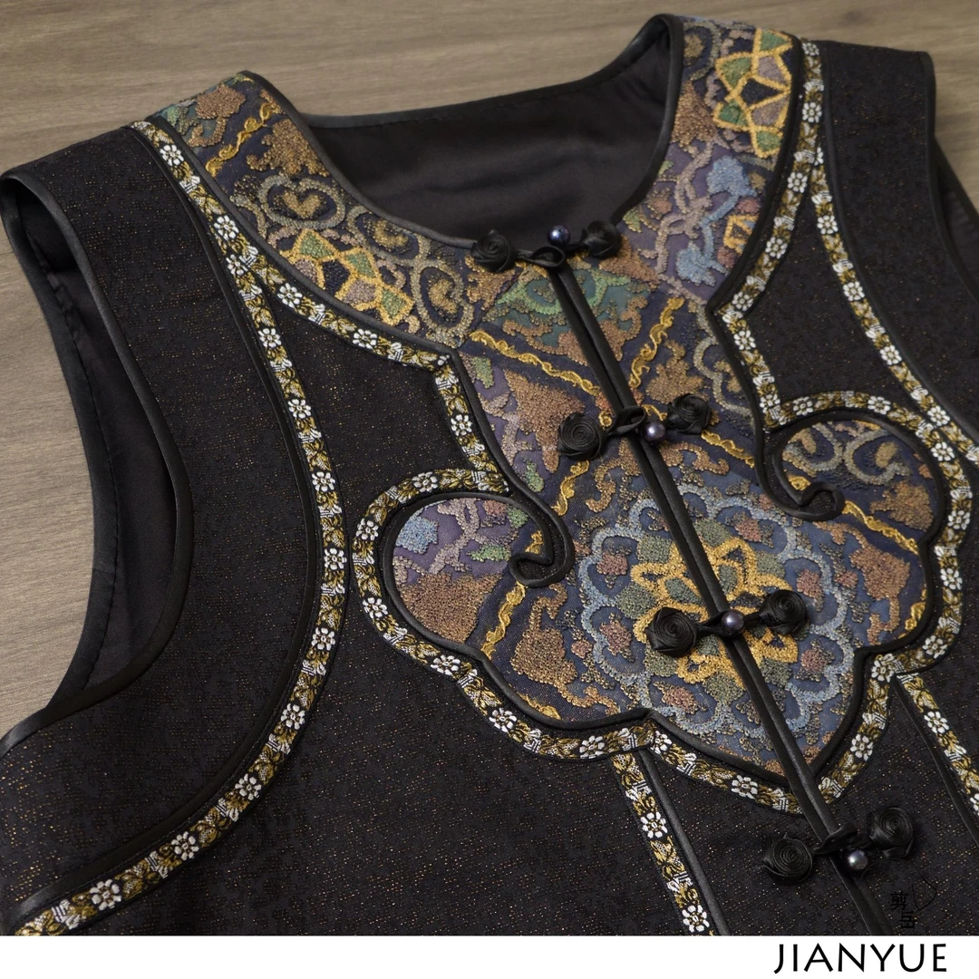 【剪岳】黑色金丝正娟面料 搭配手工盘打籽绣如意拼接马甲 M0032