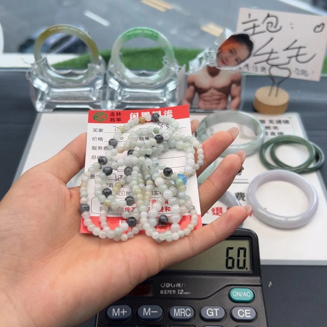 翡翠未镶嵌颈饰是****?
