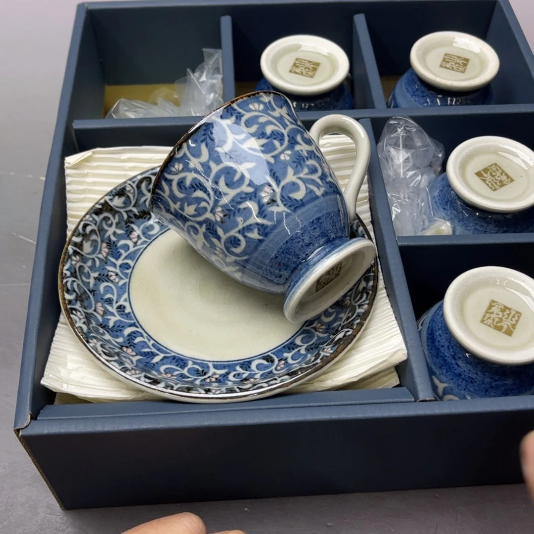 香***饽瓷片密密麻麻地铺满一