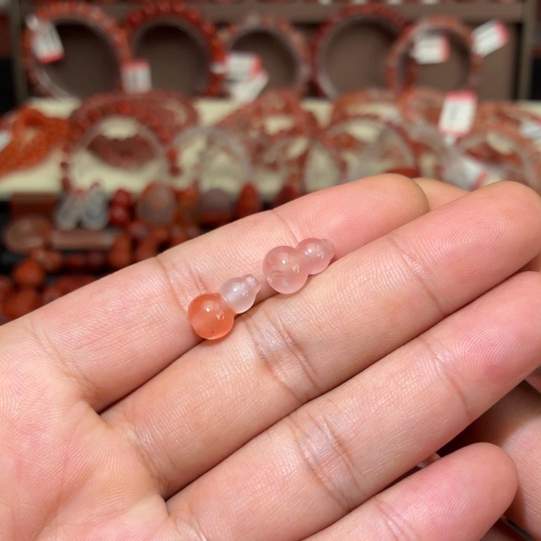 南红玛瑙未镶嵌颈饰一对通孔葫芦