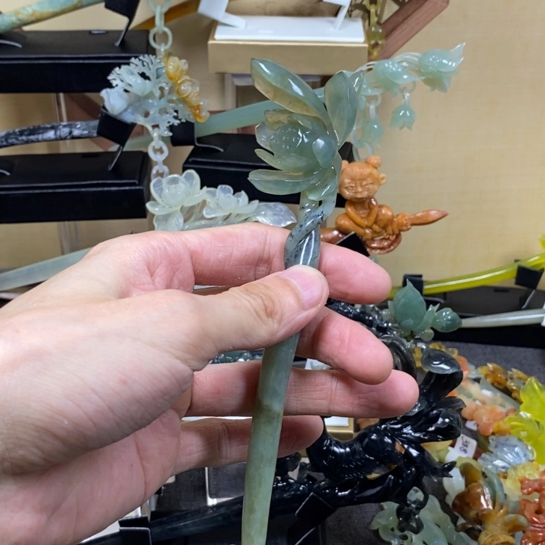 蛇纹石玉发饰未镶嵌清**漫蓝水荷花