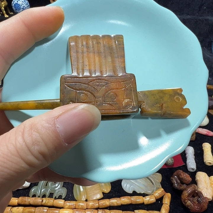 透闪石质玉未镶嵌挂件