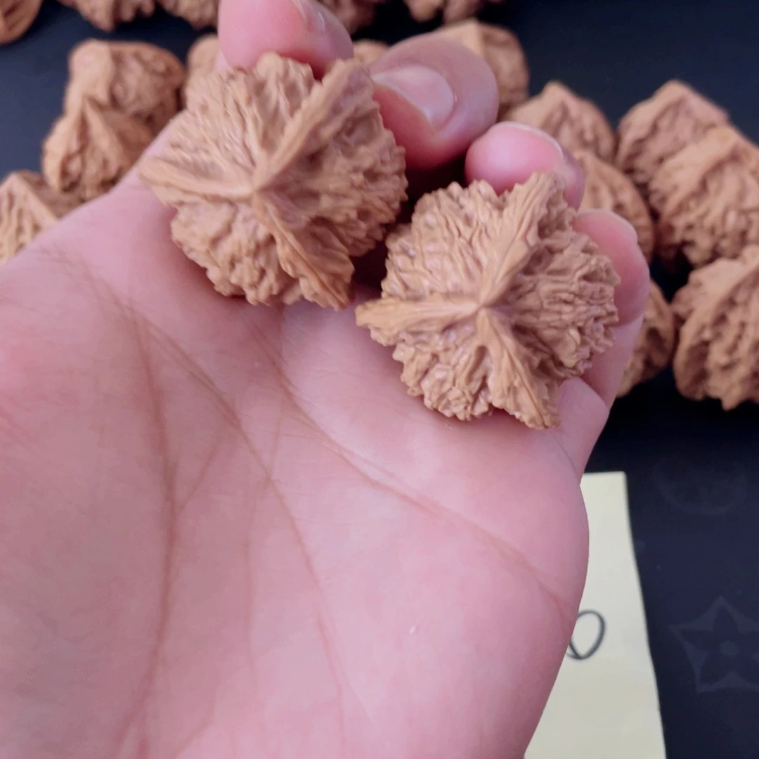 桃核把件盘山三棱正奔3.6尺寸3.9高文玩核桃已打底