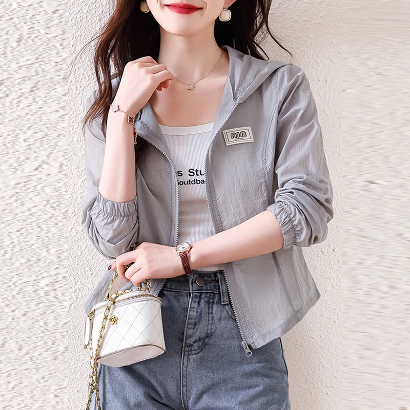 防晒衣女装夏季薄款短外套2025新款透气宽松连帽休闲运动风防晒服