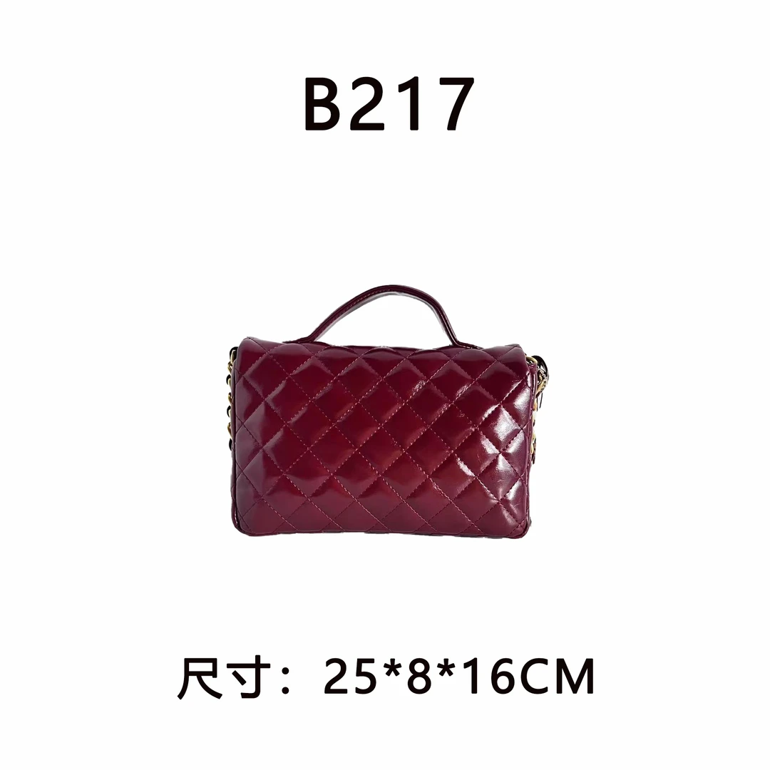 【B217】亮面邮差包（尺寸：25*8*16CM）新款红色女包