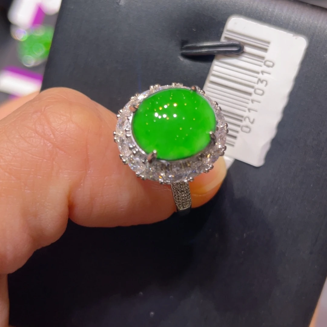 翡翠未镶嵌颈饰戒指