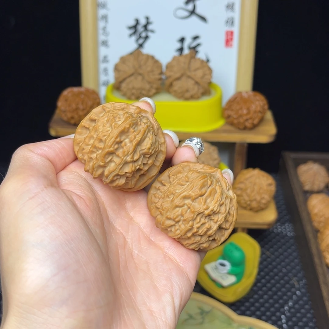 吊坠文玩核桃三角白41全白茬