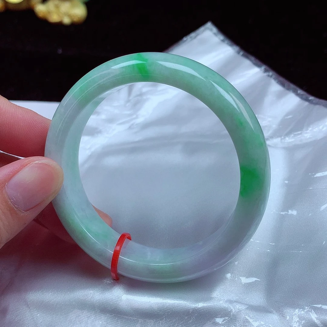 翡翠手镯未镶嵌55圈