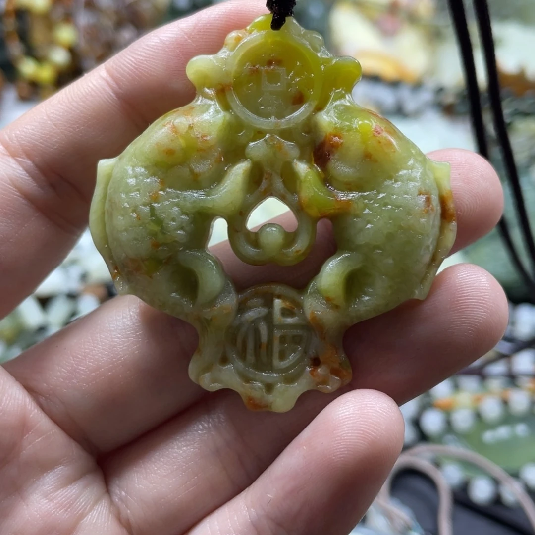 蛇纹石玉未镶嵌吊坠