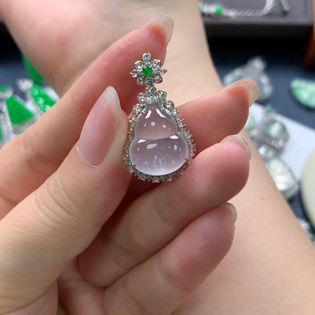 翡翠配石瑩*雪花棉葫芦