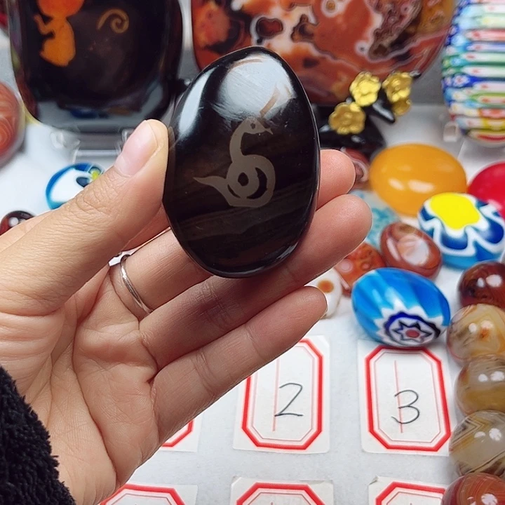 玛瑙/玉髓未镶嵌珠宝奇石