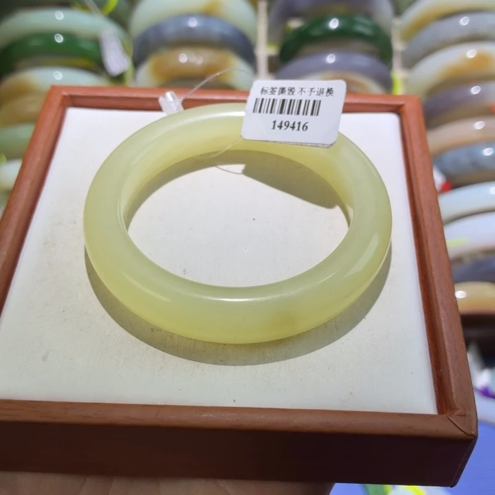 和田玉未镶嵌手镯50