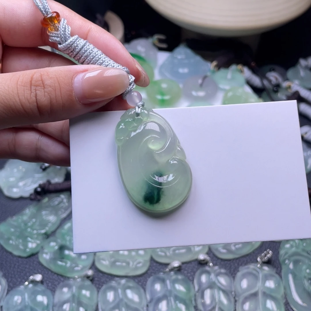 颈饰未镶嵌翡翠