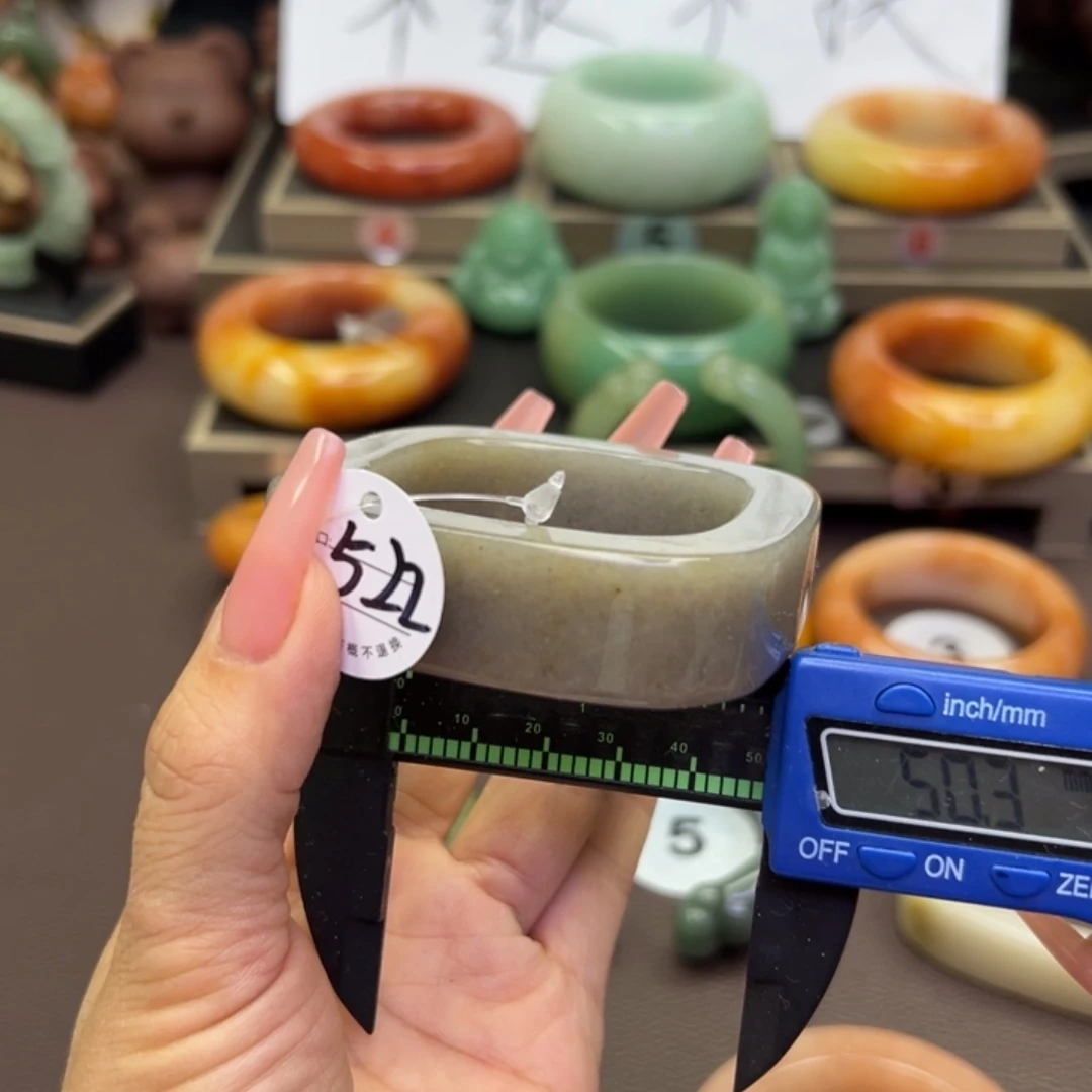 未镶嵌手镯石英岩玉