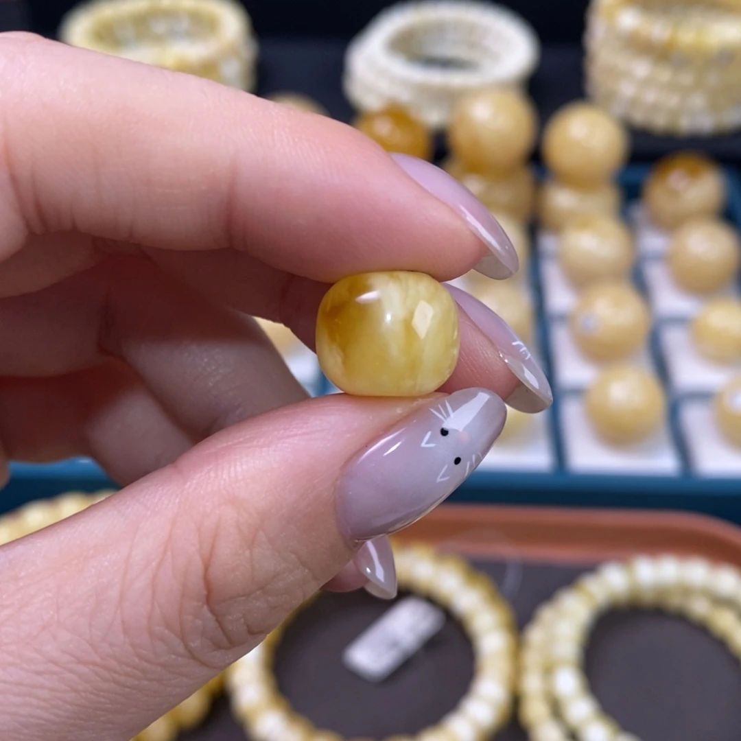 蜜蜡未镶嵌珠宝奇石卡12.6✖️10.7微瑕不退换