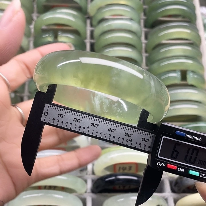 蛇纹石玉未镶嵌手镯156