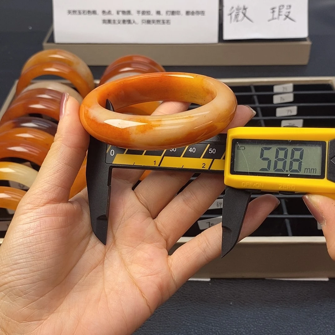 未镶嵌石英质玉（黄龙玉）手镯60号茄子山金沙老油红如血黄龙
