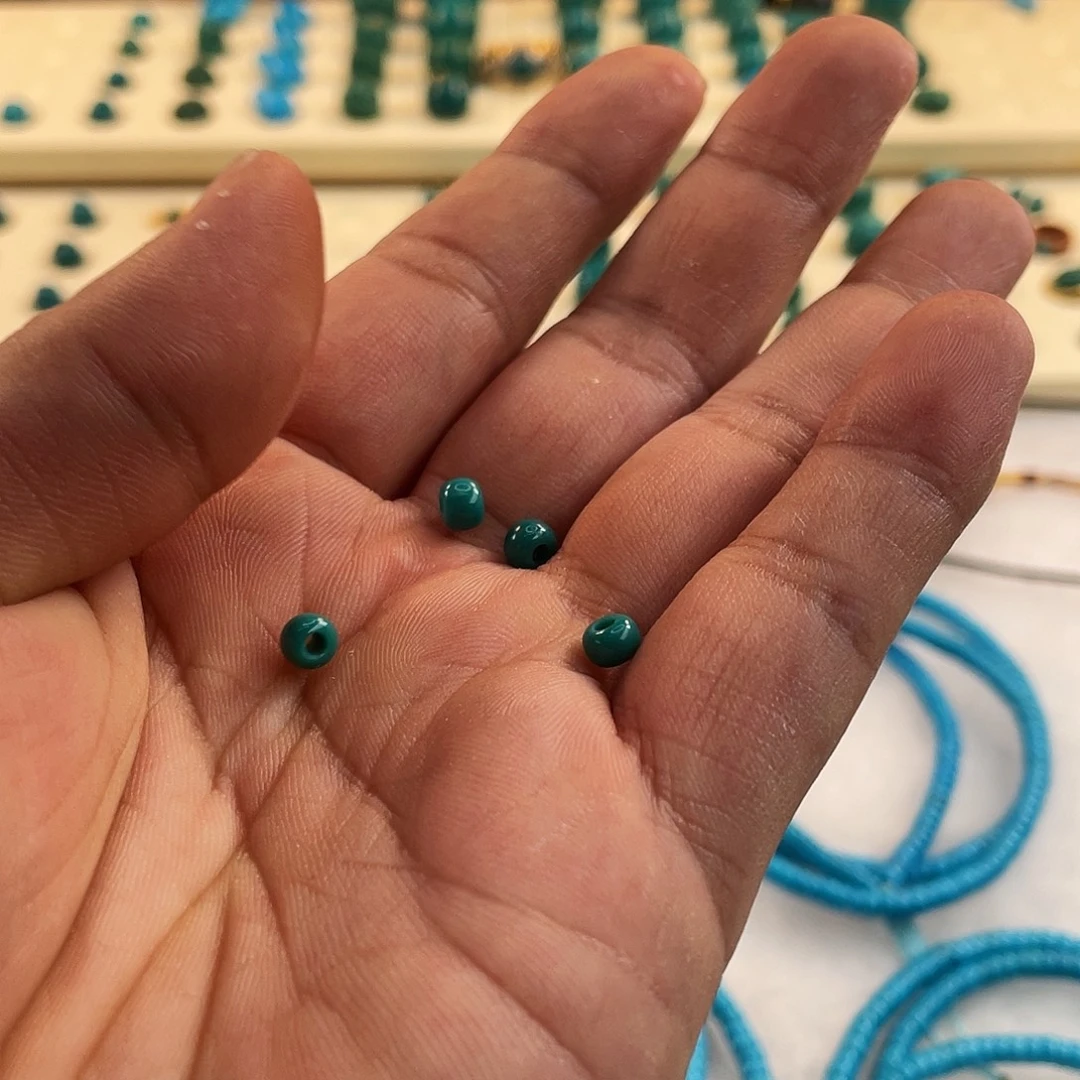 绿松石未镶嵌颈饰