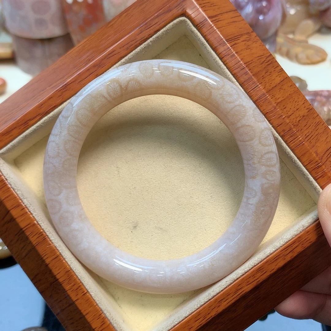 未镶嵌手镯硅化珊瑚（珊瑚玉）55.5口漏