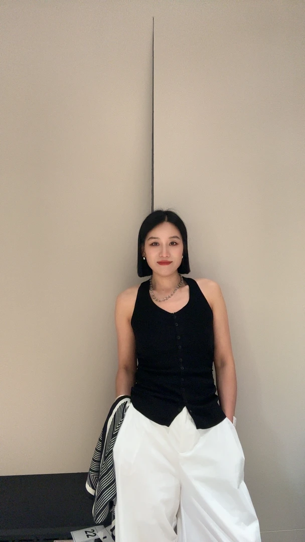 法式独特U领挂脖吊带背心单排扣无袖上衣夏季外穿修身显瘦116