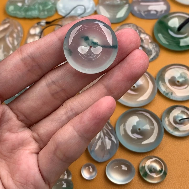 颈饰未镶嵌翡翠….