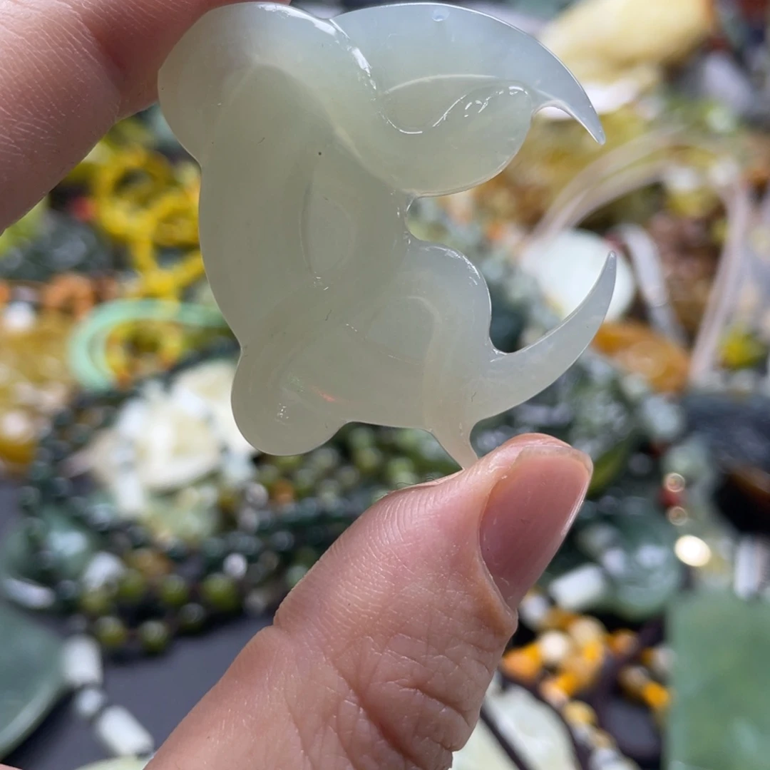 蛇纹石玉未镶嵌吊坠