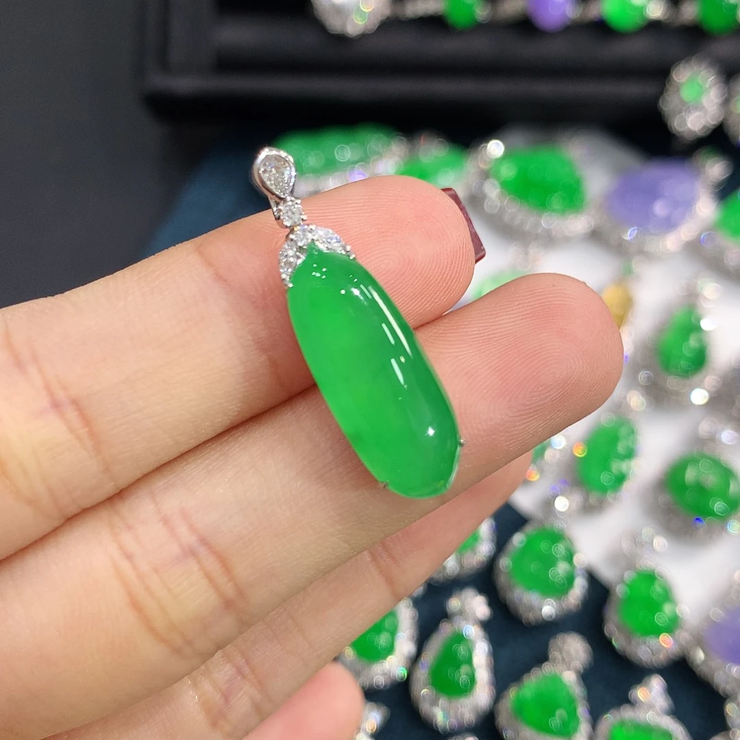 翡翠18K金镶嵌颈饰