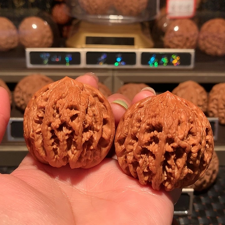 文玩核桃把件九龙筋