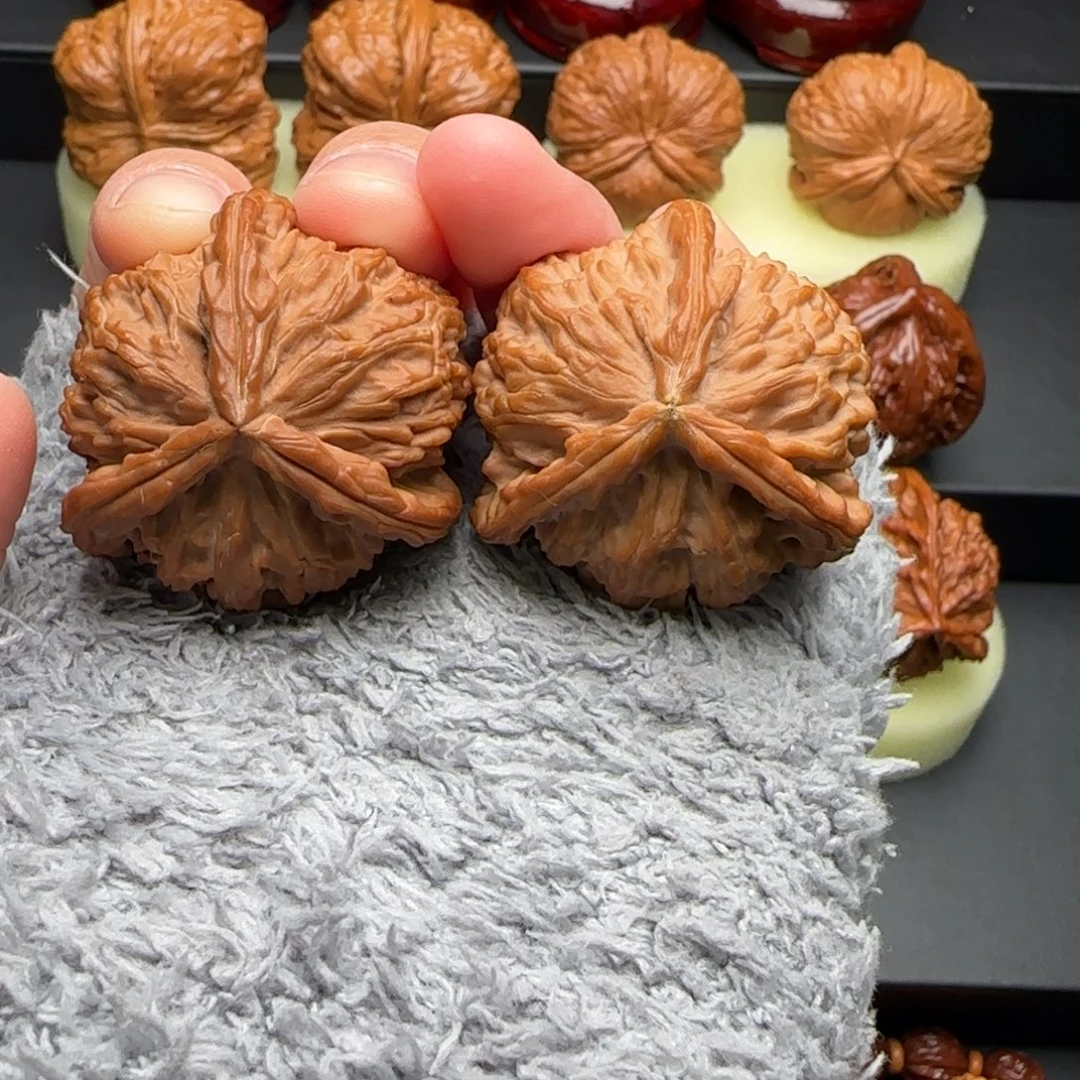 文玩核桃把件白奔全品40