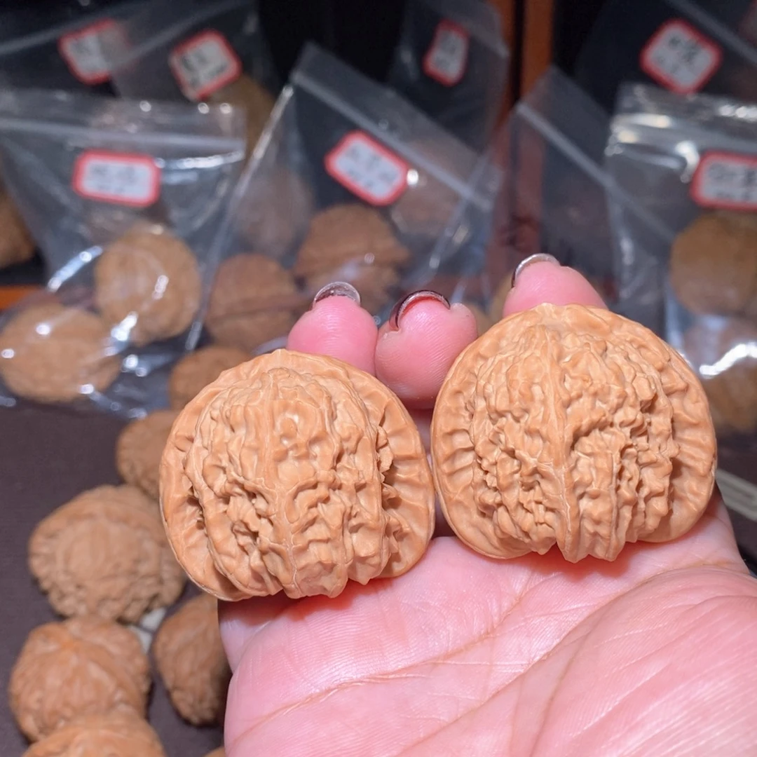果***生把件文玩核桃三角白