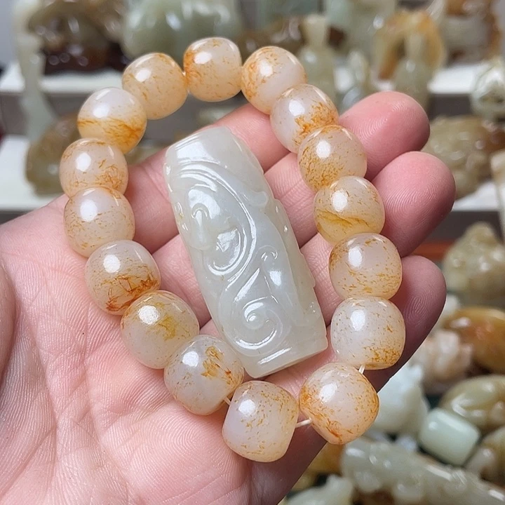 老***辣和田玉未镶嵌颈饰