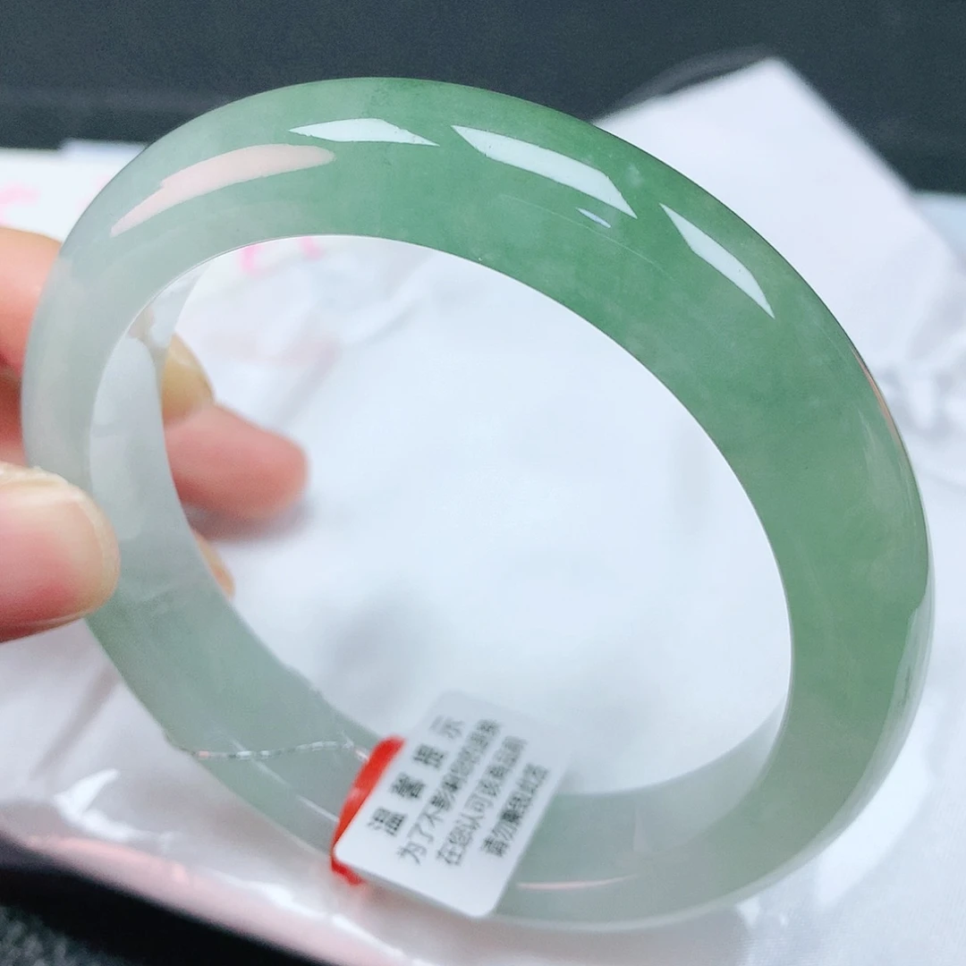 翡翠手镯未镶嵌60+轮胎