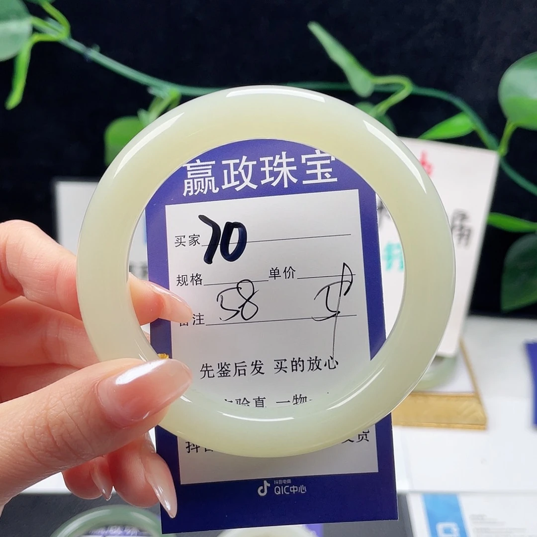 未镶嵌手镯和田玉真****?