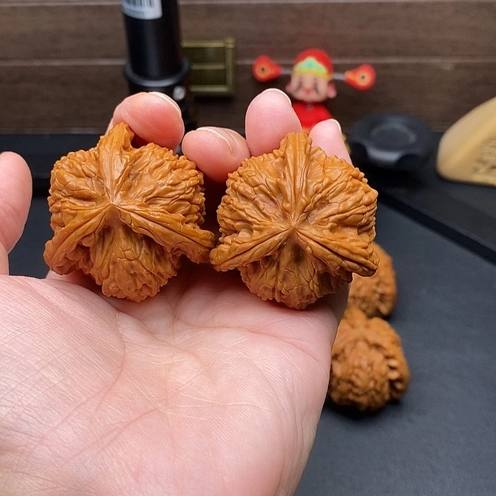 闹***闹把件文玩核桃白奔
