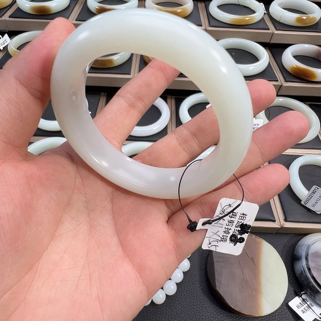 家***仔和田玉手镯未镶嵌