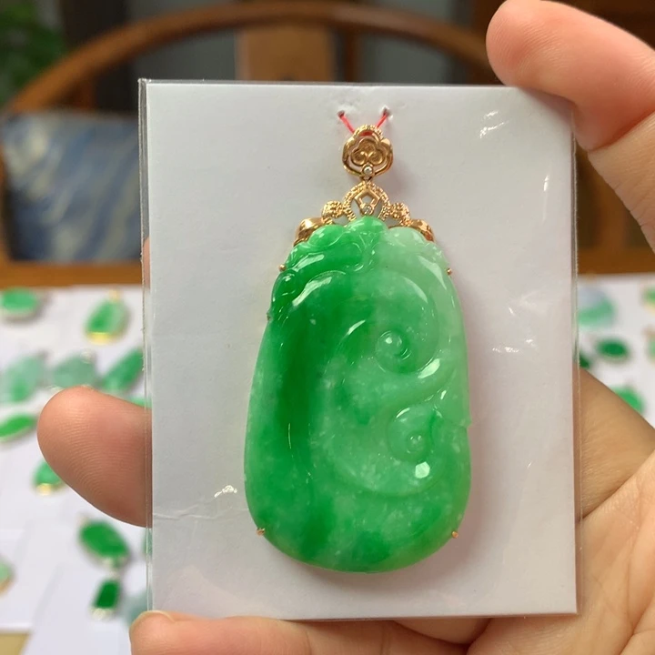 翡翠18K金镶嵌颈饰翡翠翡翠吊坠