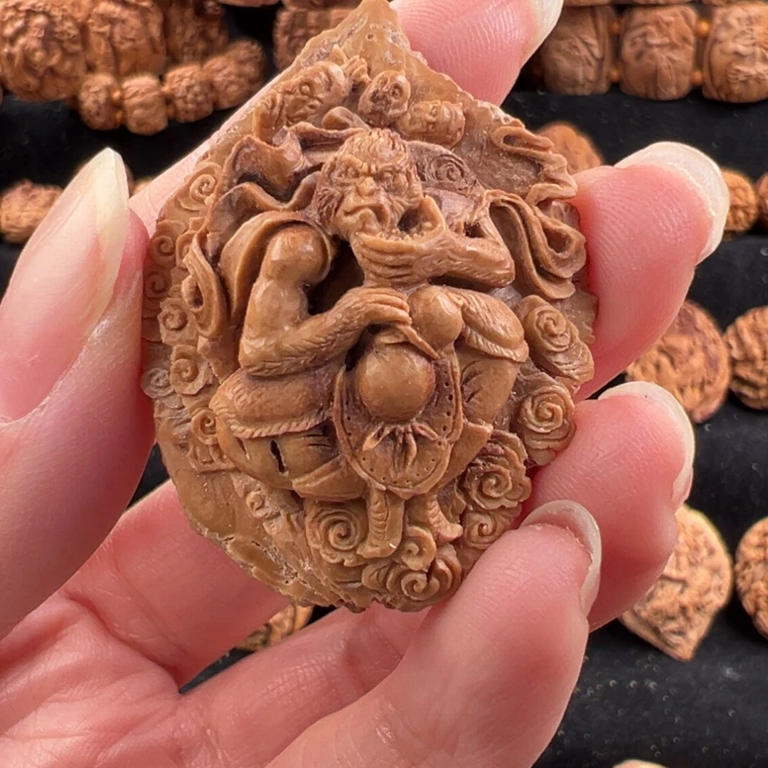 吊坠桃核桃核雕刻大圣吃仙丹