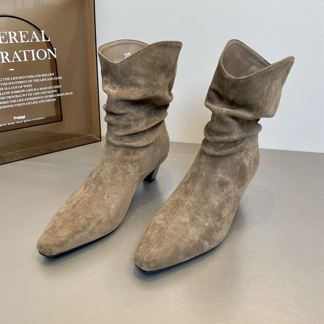 欧洲站绒面磨砂皮褶皱堆堆靴女2025新款法式气质百搭显高V口短靴