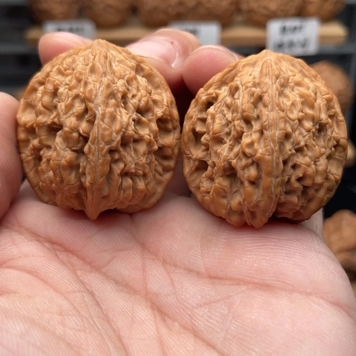 把件桃核野生蚂蚁纹虎头37头货